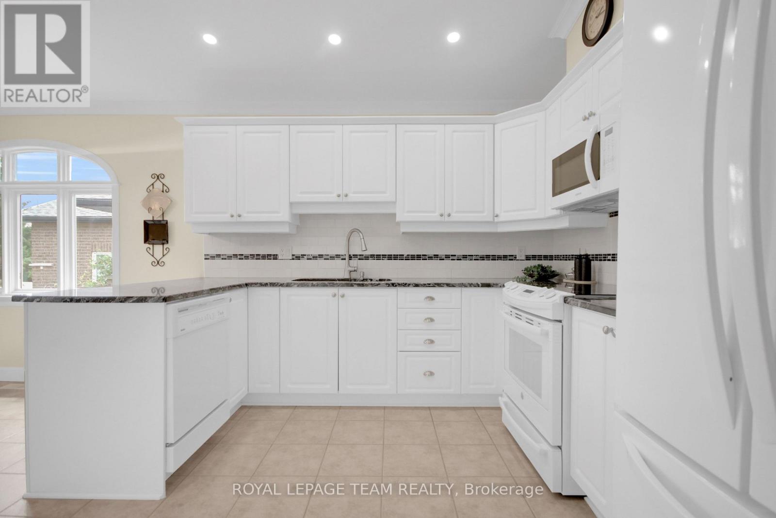 3 Bed, 3 Bath House for Sale in Ottawa – 83 WATERTHRUSH CRESCENT, Ottawa – MLS# X13526958 - Image 18