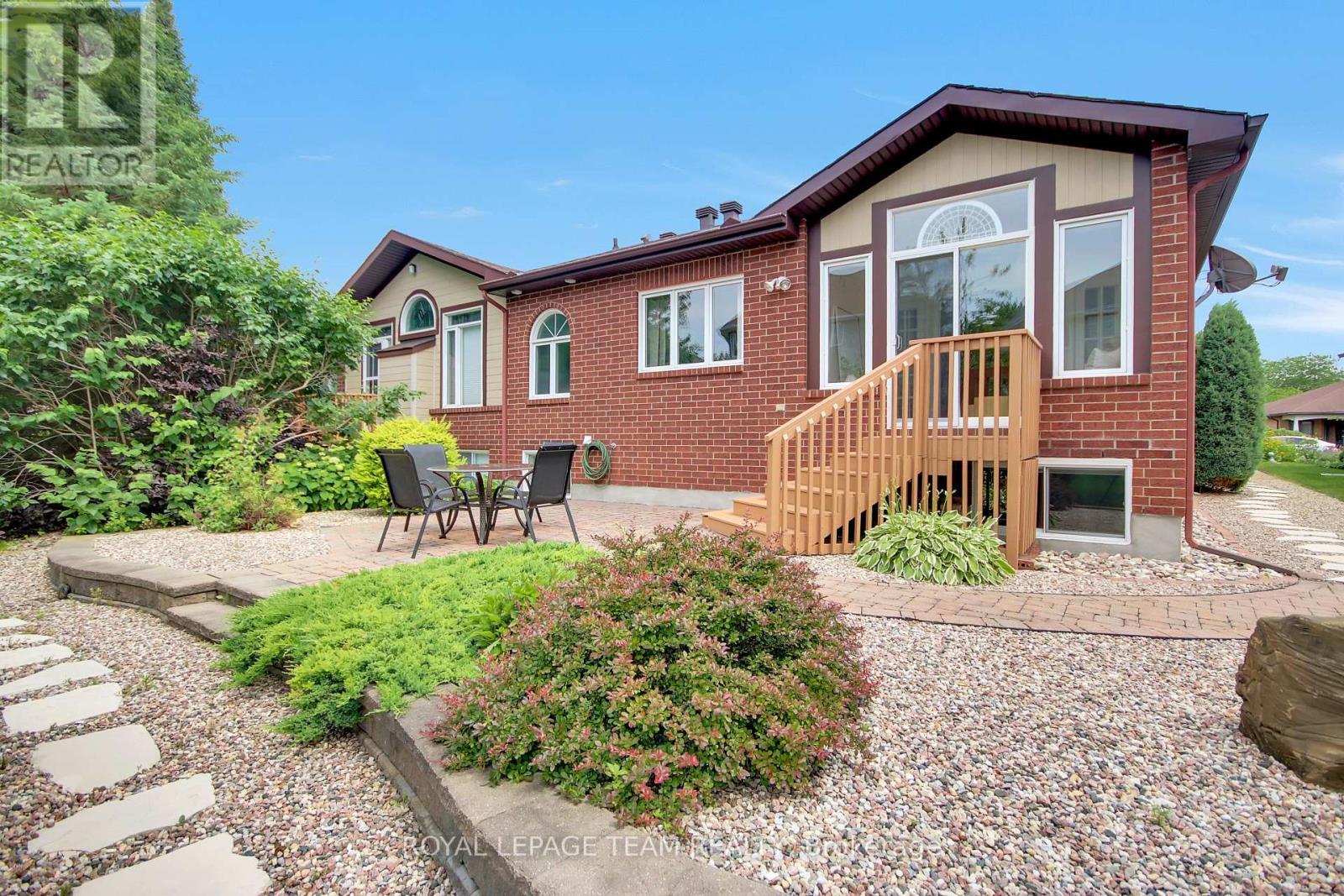 3 Bed, 3 Bath House for Sale in Ottawa – 83 WATERTHRUSH CRESCENT, Ottawa – MLS# X13526958 - Image 50