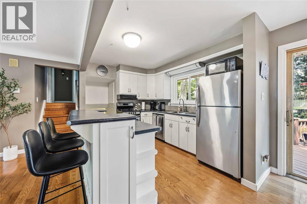 1220 RIDGEWOOD DRIVE - 10