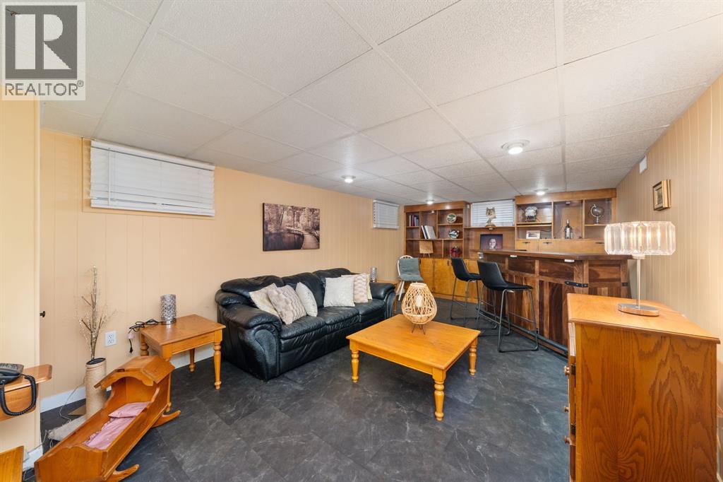 1220 RIDGEWOOD DRIVE - 19
