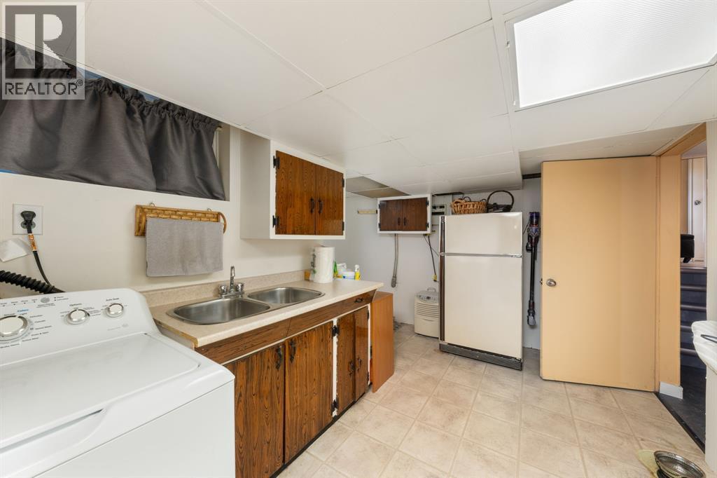 1220 RIDGEWOOD DRIVE - 25