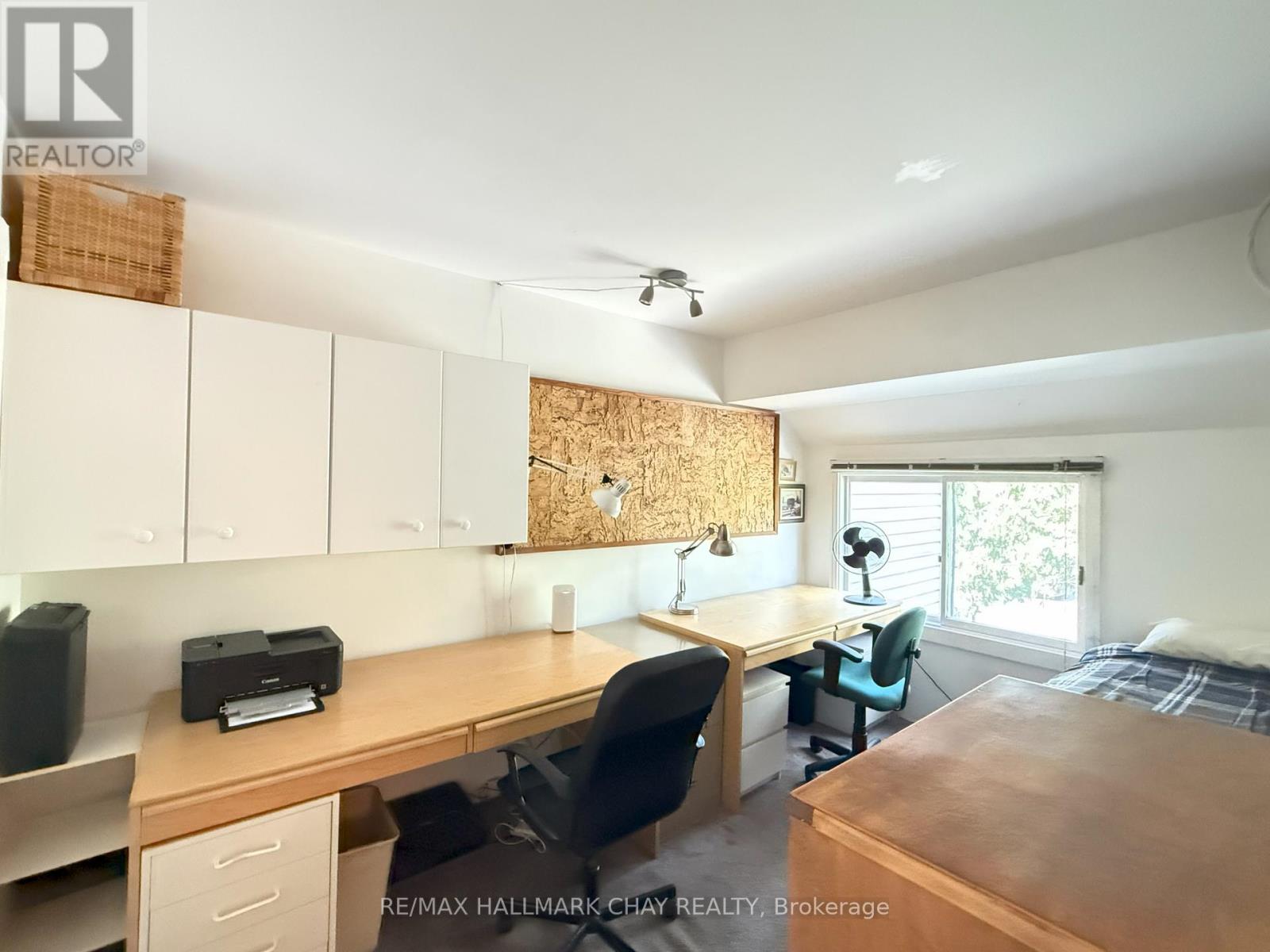 #18 128 ESCARPMENT CRESCENT - 11