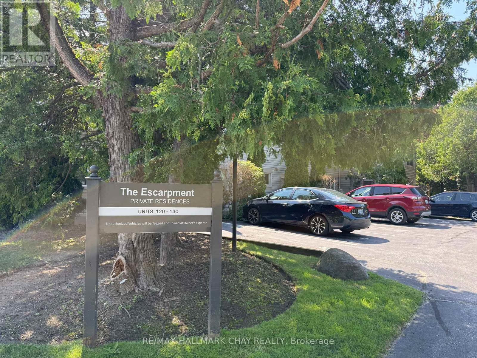 #18 128 ESCARPMENT CRESCENT - 17