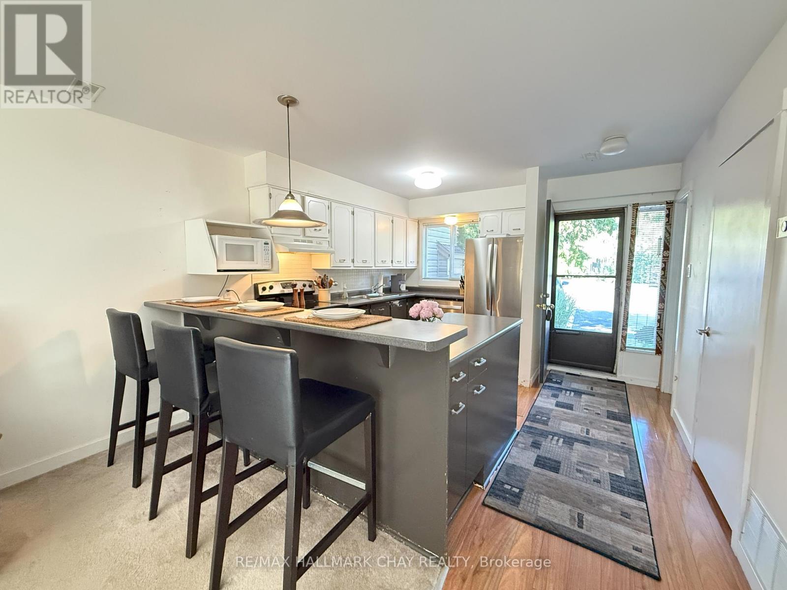 #18 128 ESCARPMENT CRESCENT - 3
