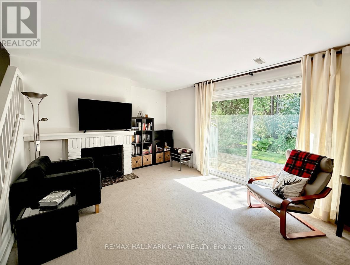 #18 128 ESCARPMENT CRESCENT - 4