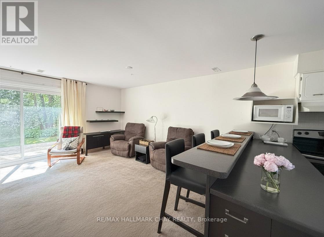 #18 128 ESCARPMENT CRESCENT - 5