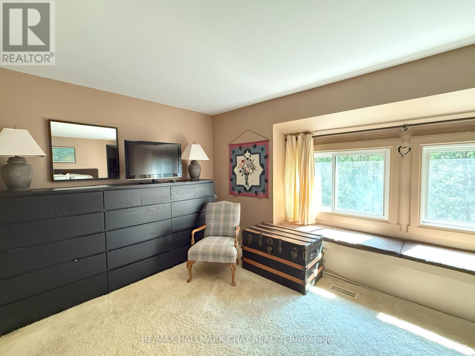 #18 128 ESCARPMENT CRESCENT - 8