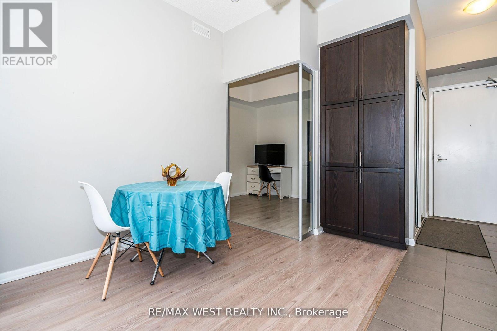 #803 830 LAWRENCE AVENUE - 17