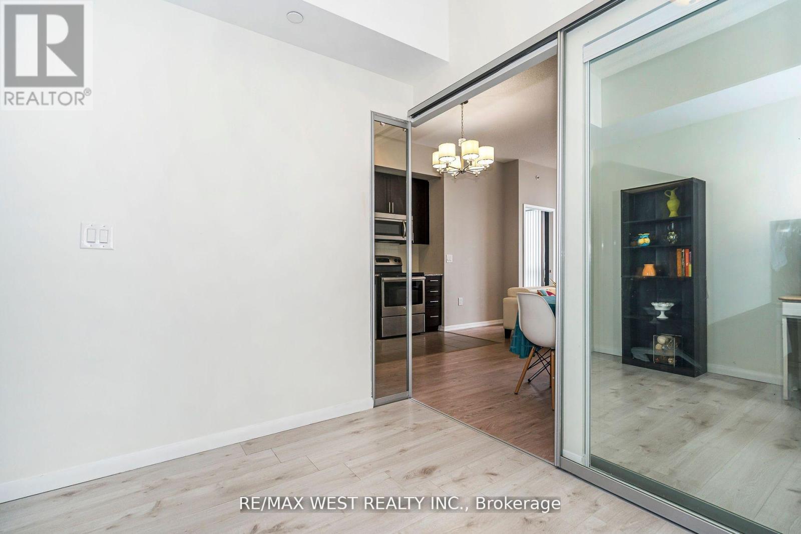 #803 830 LAWRENCE AVENUE - 24