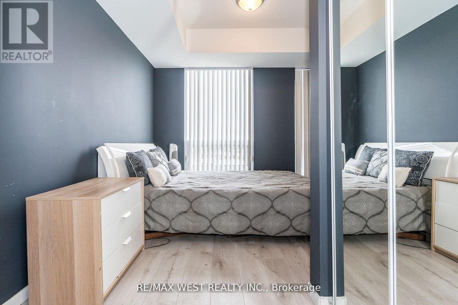 #803 830 LAWRENCE AVENUE - 27