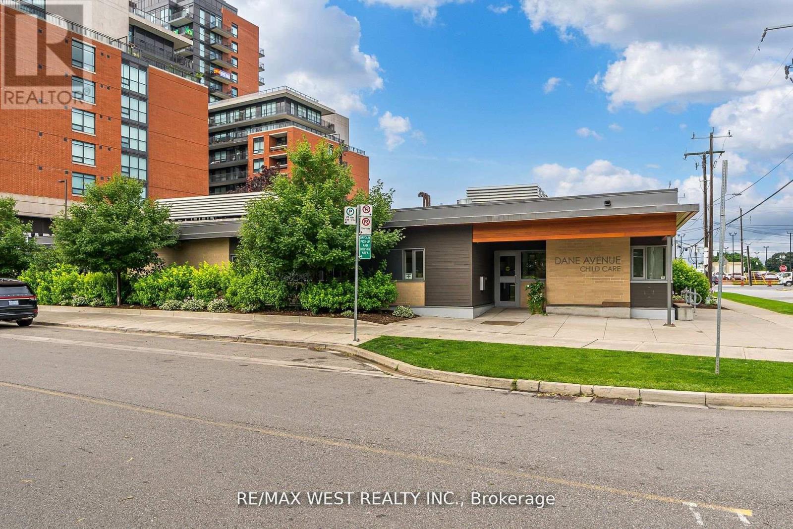 #803 830 LAWRENCE AVENUE - 3