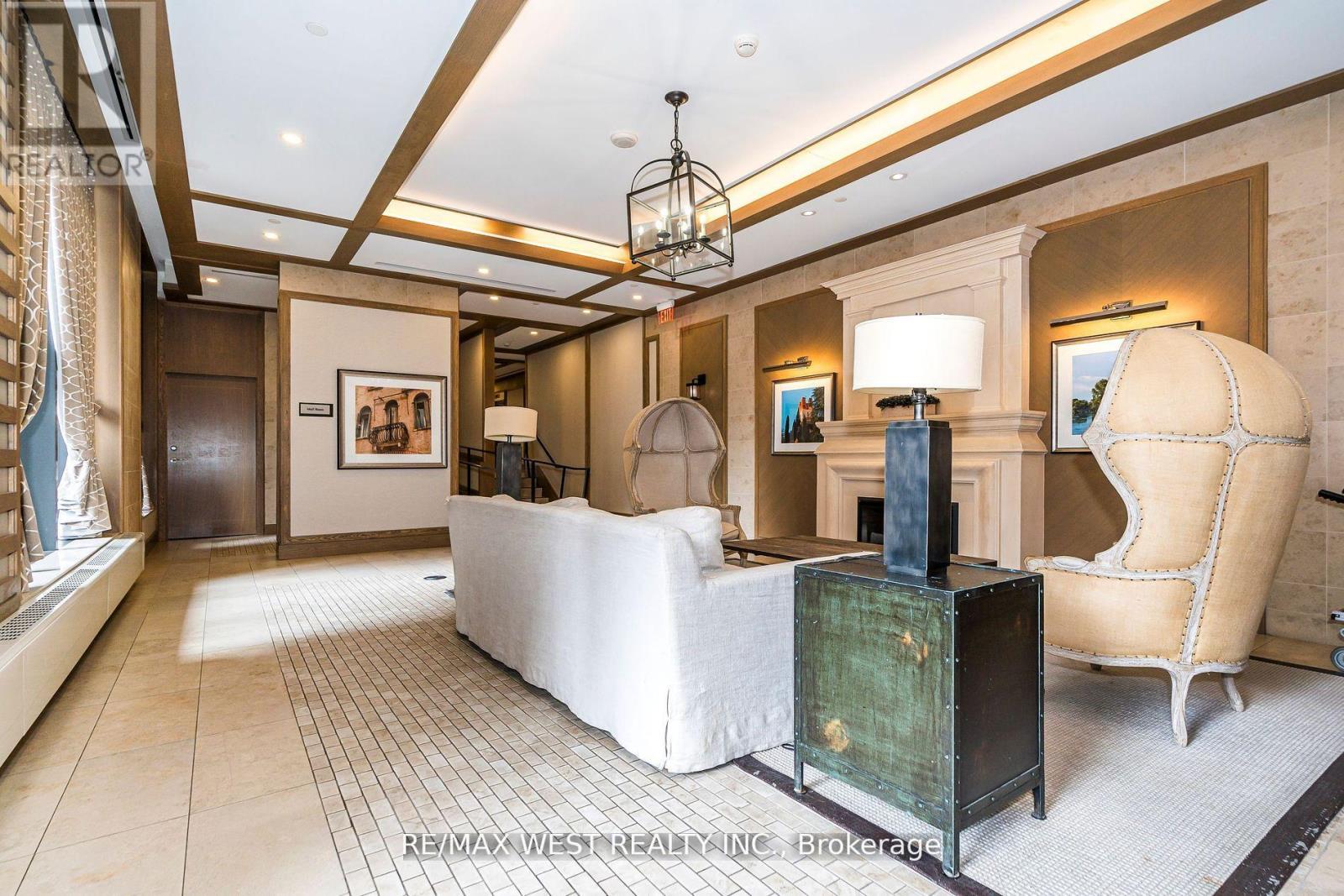 #803 830 LAWRENCE AVENUE - 32