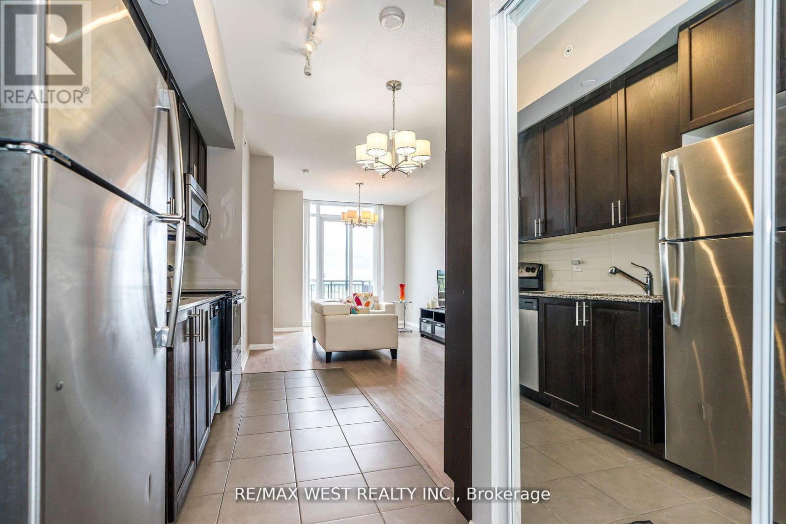 #803 830 LAWRENCE AVENUE - 9
