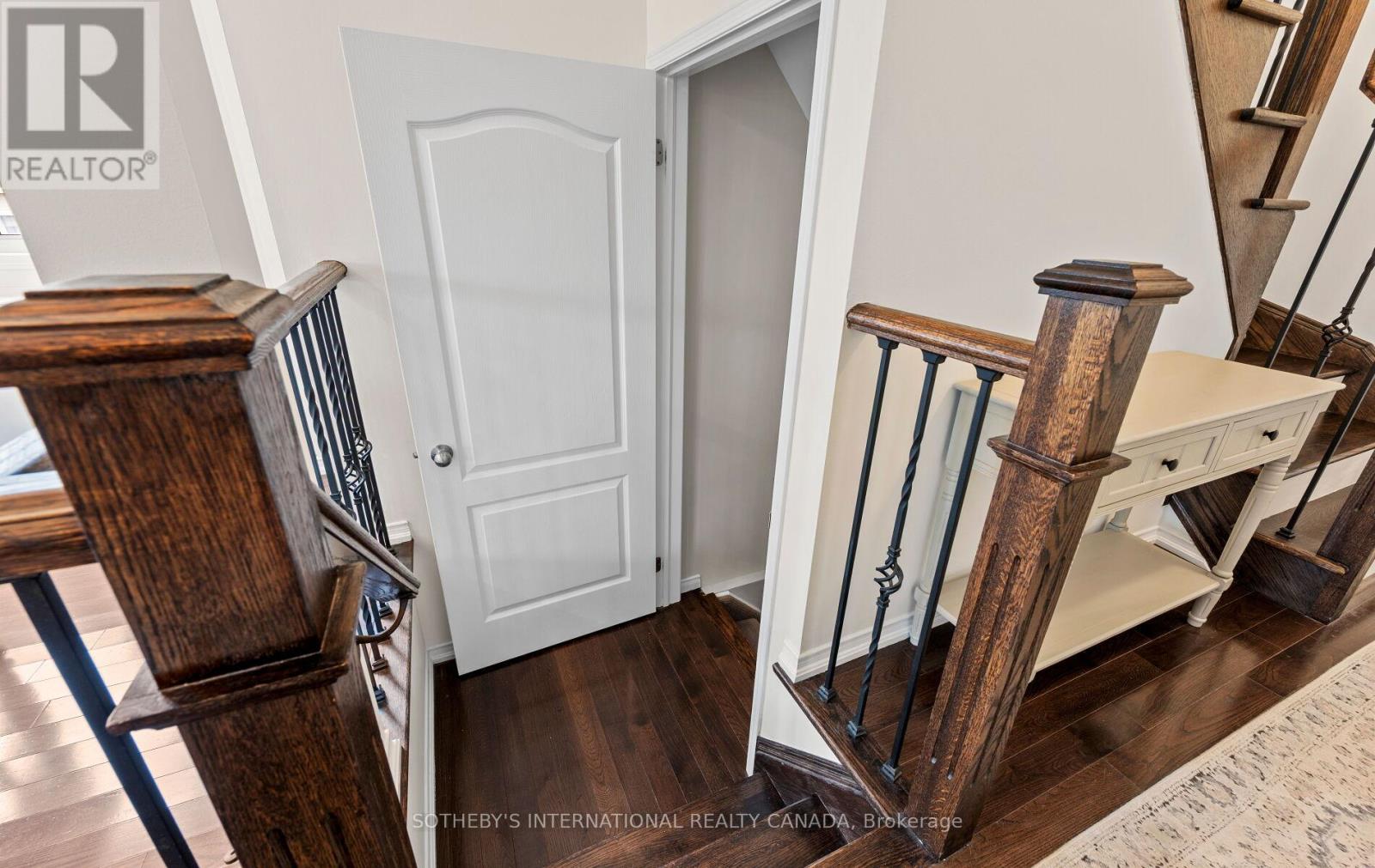 #21 745 FARMSTEAD DRIVE - 36