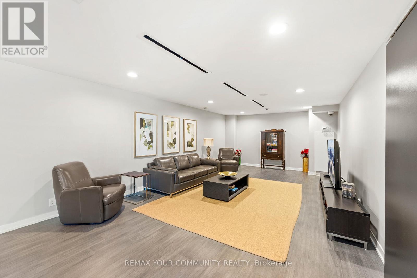 #609 1940 IRONSTONE DRIVE - 46