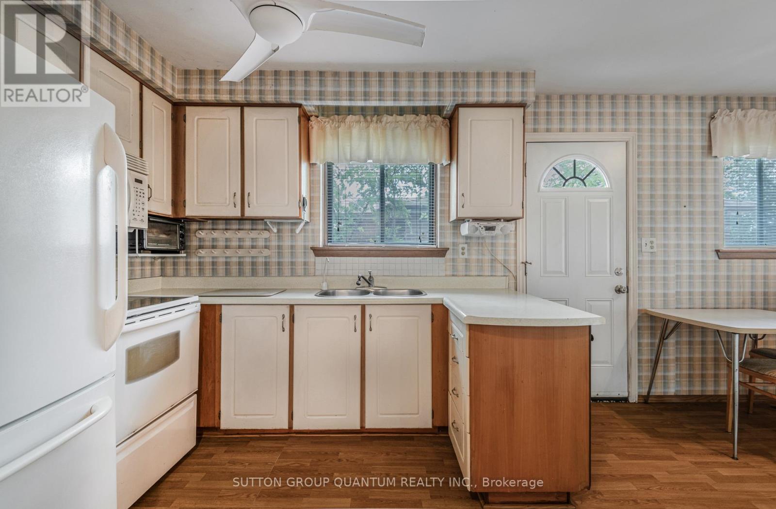 754 EAGLEMOUNT CRESCENT - 13