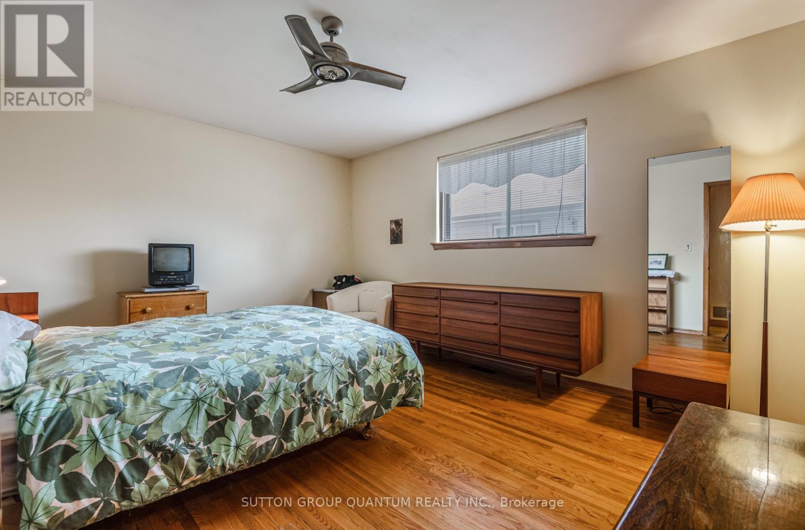 754 EAGLEMOUNT CRESCENT - 21