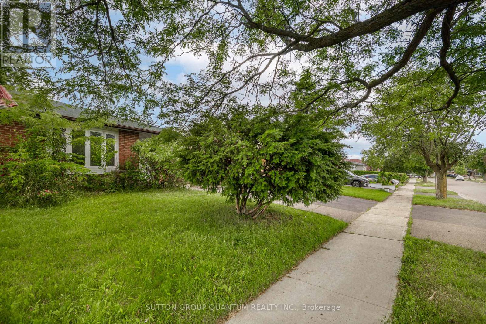 754 EAGLEMOUNT CRESCENT - 3