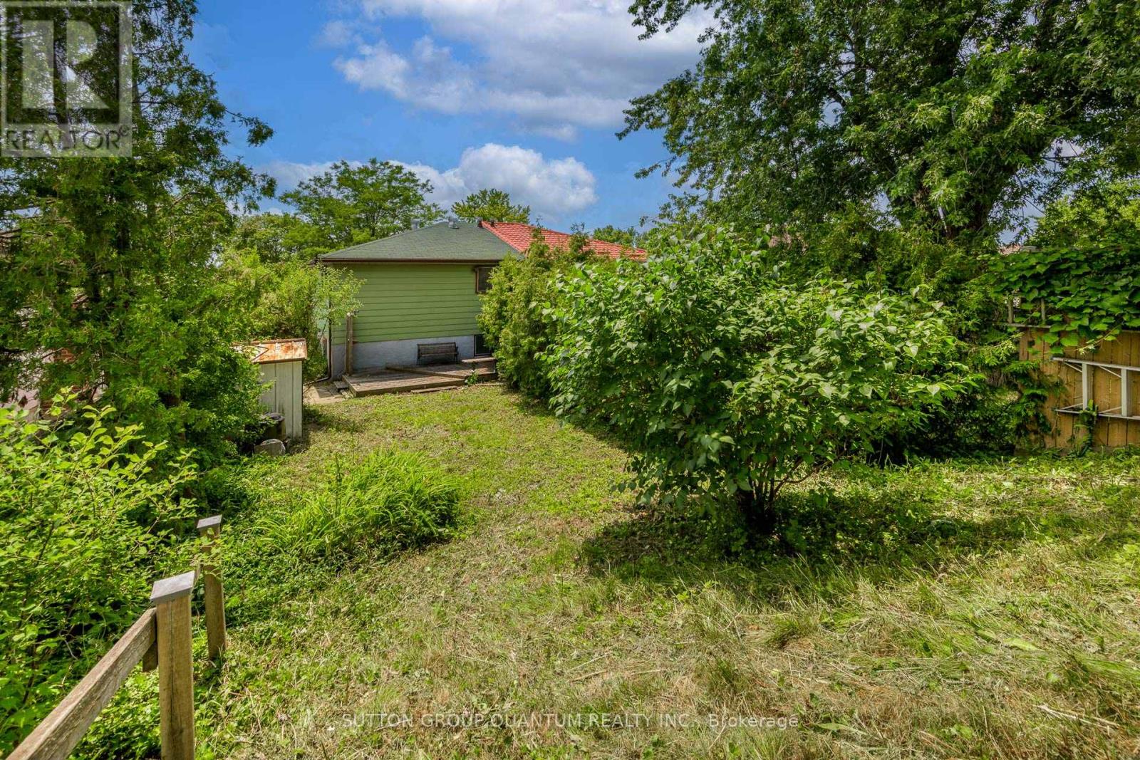 754 EAGLEMOUNT CRESCENT - 42