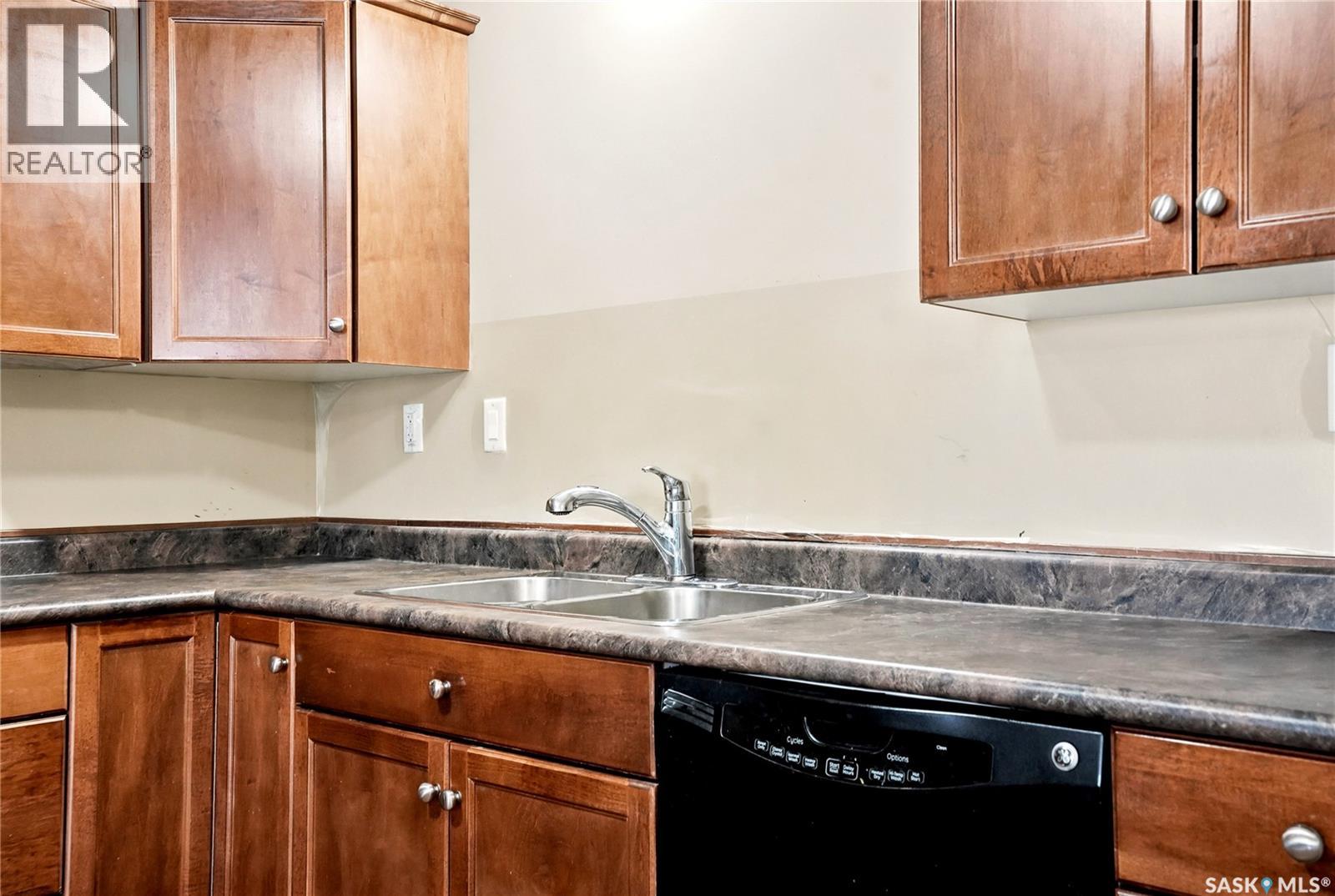 403 715 Hart ROAD — photo 12