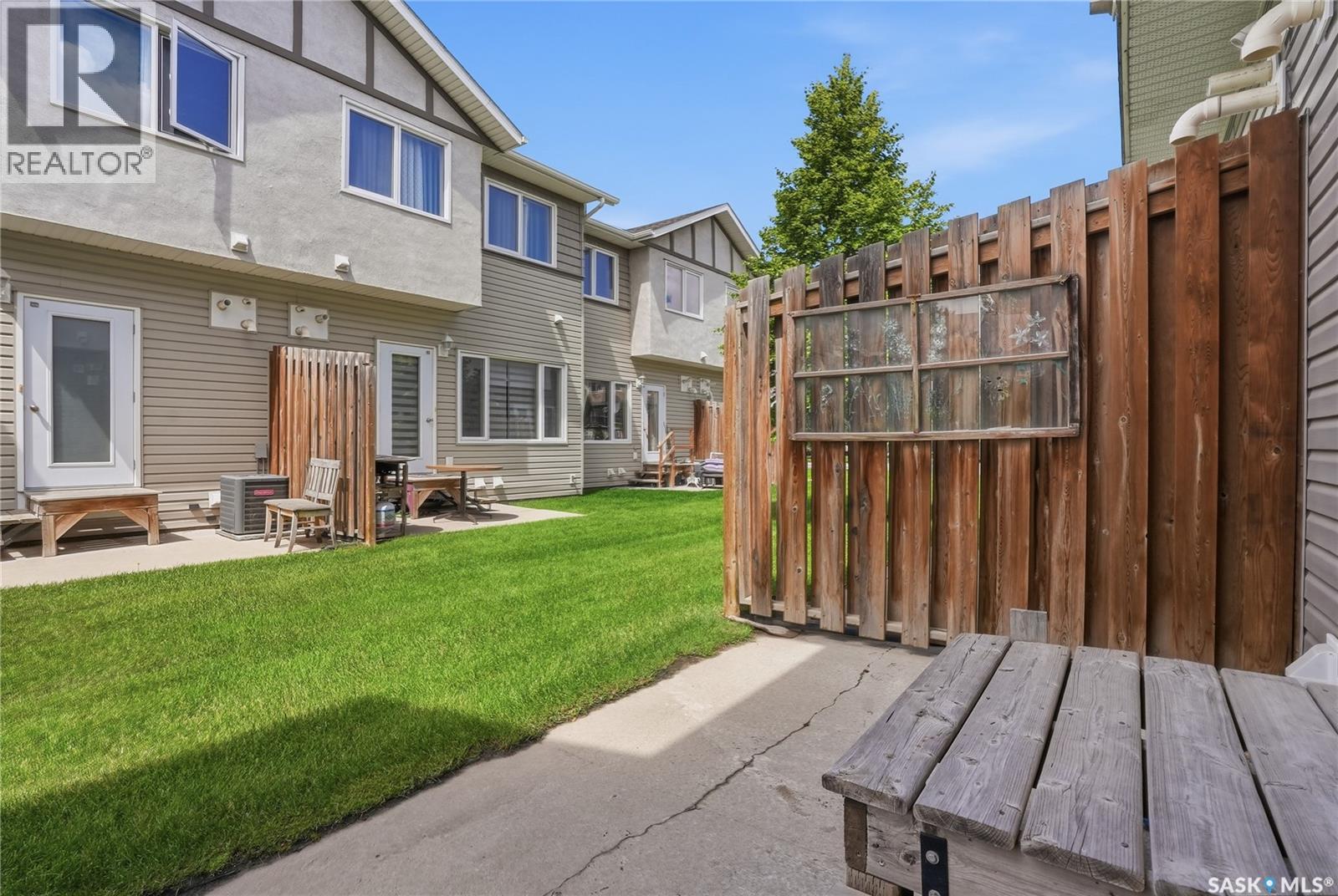 403 715 Hart ROAD — photo 37