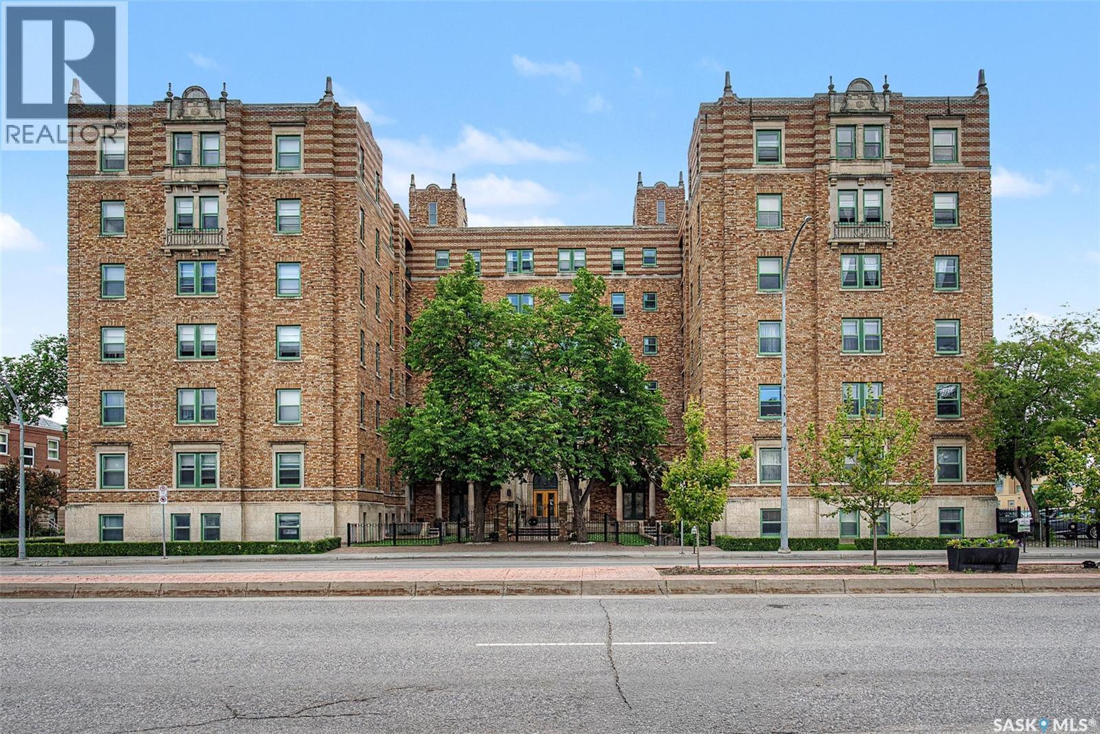 #214 2305 Victoria AVENUE - 1
