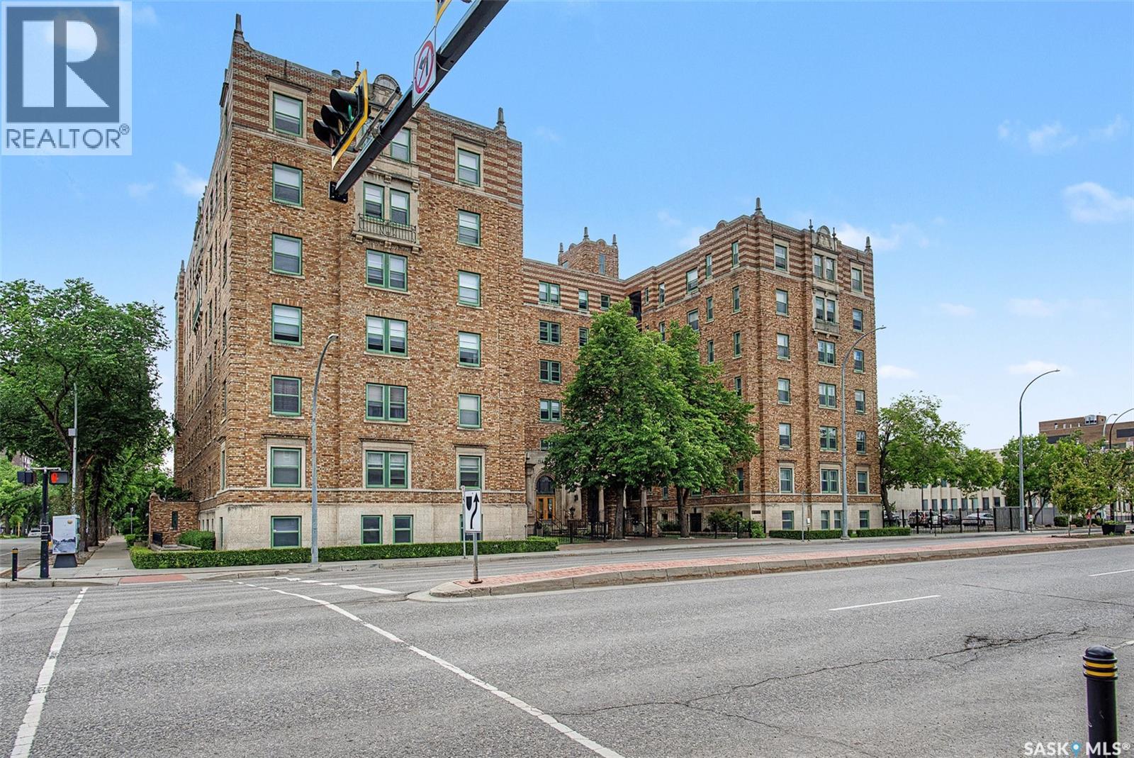 #214 2305 Victoria AVENUE - 2