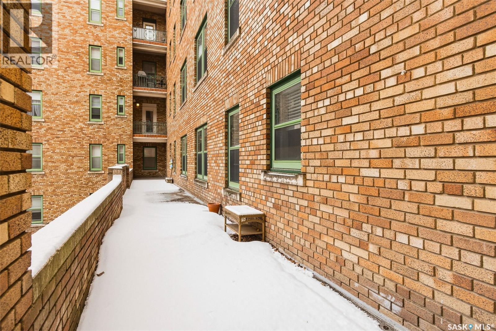 #214 2305 Victoria AVENUE - 27