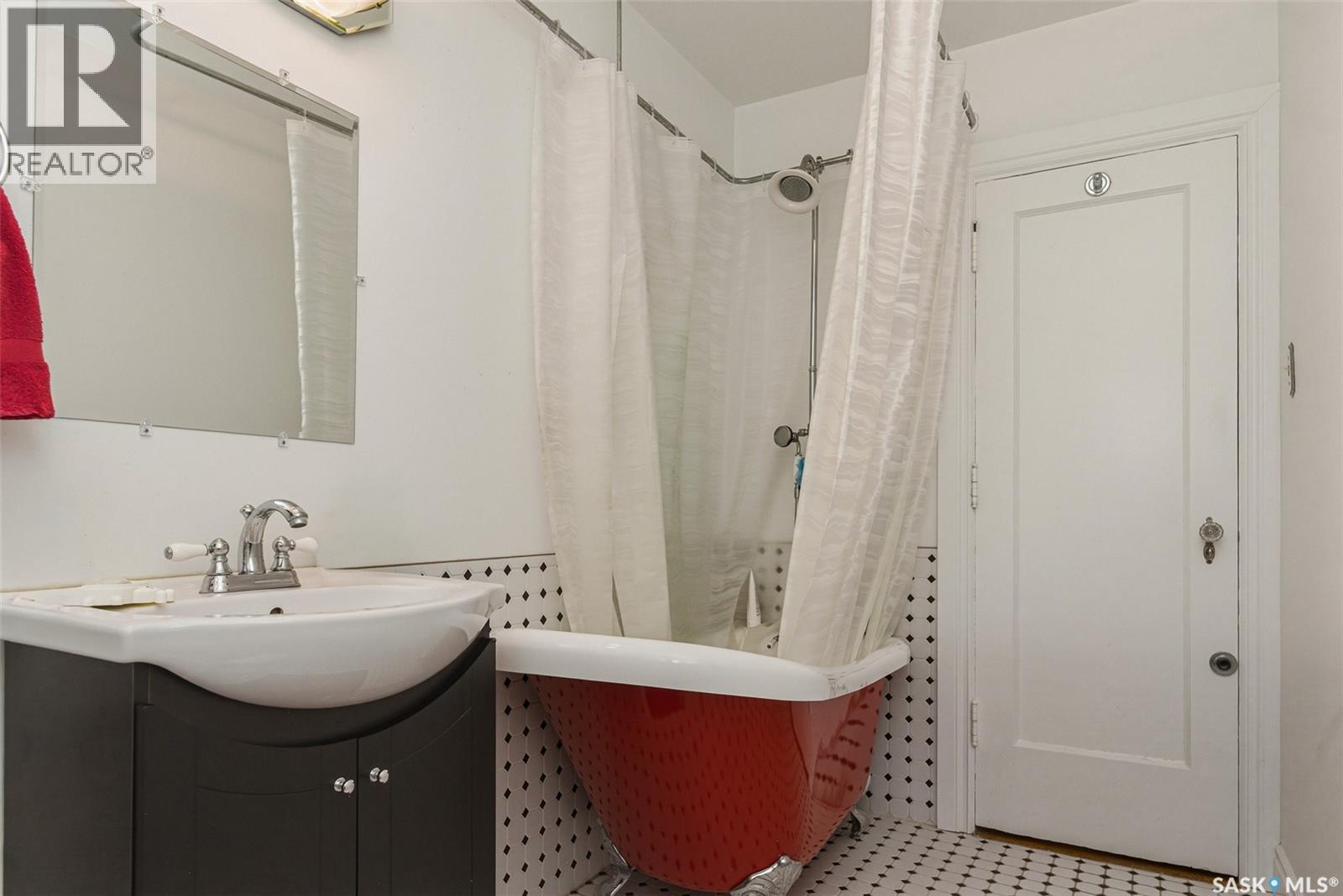 #214 2305 Victoria AVENUE - 26