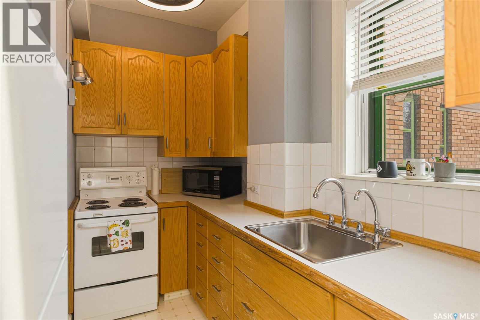 #214 2305 Victoria AVENUE - 15