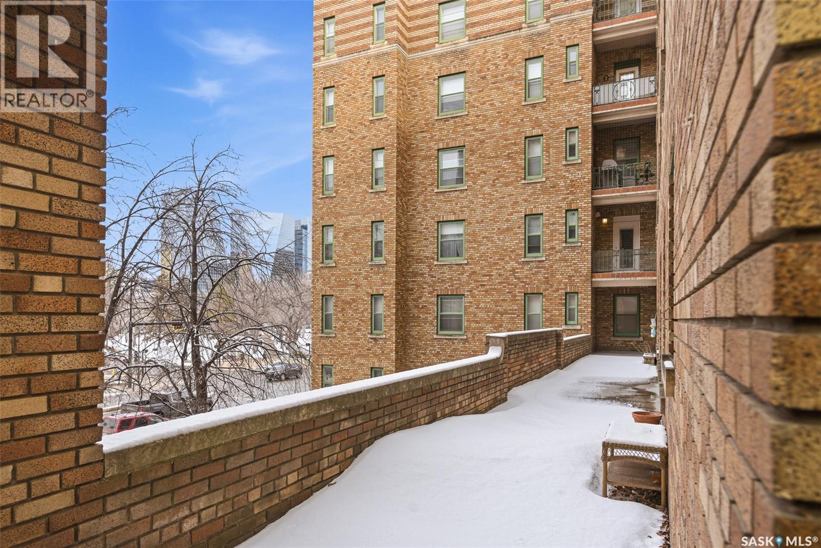 #214 2305 Victoria AVENUE - 28