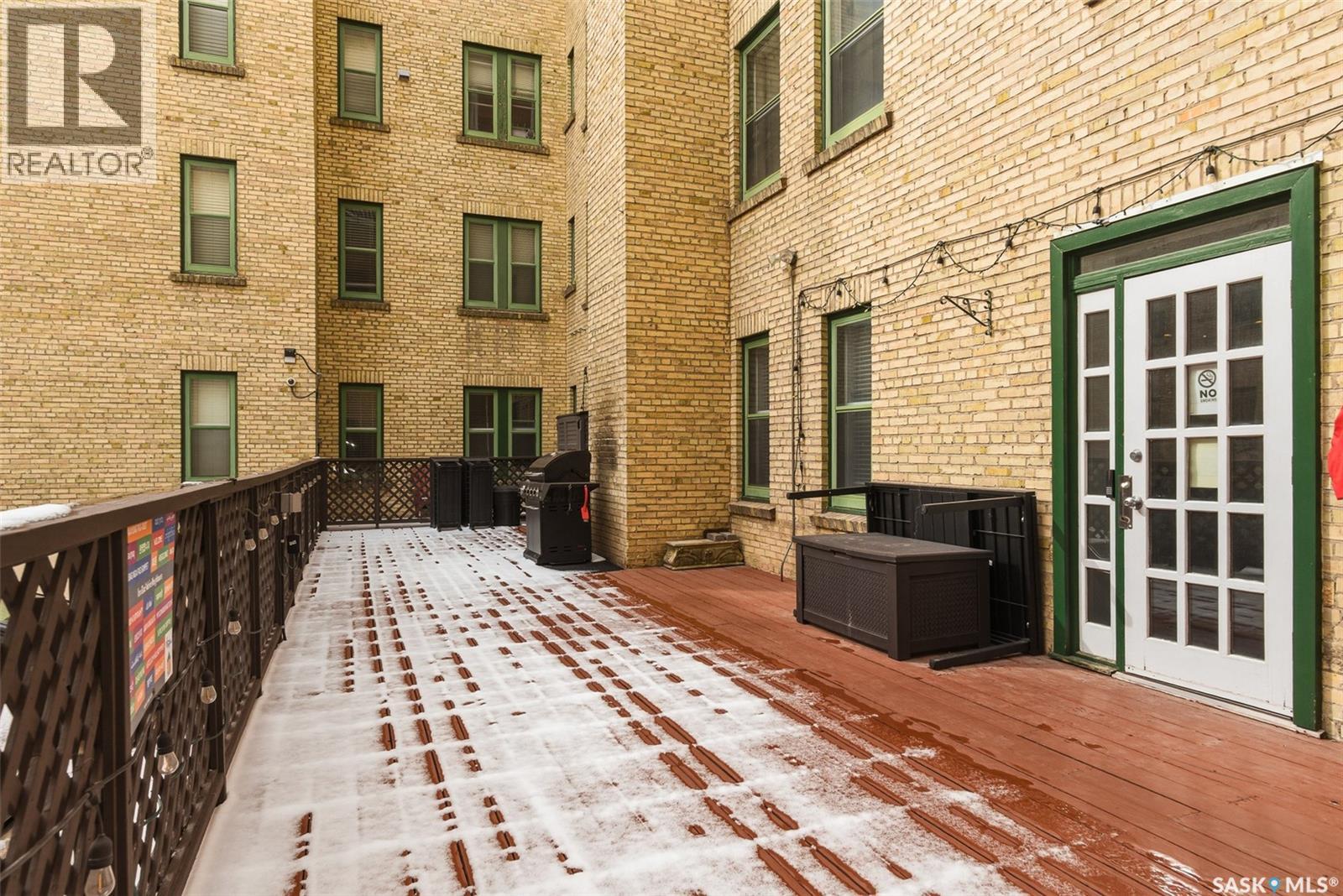 #214 2305 Victoria AVENUE - 31