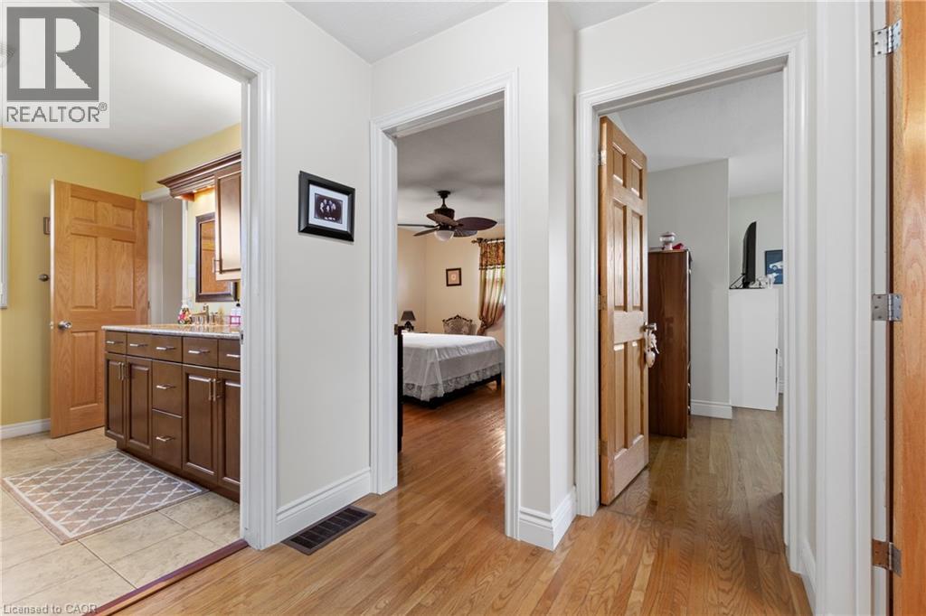 58 CENTENNIAL Parkway S - 17