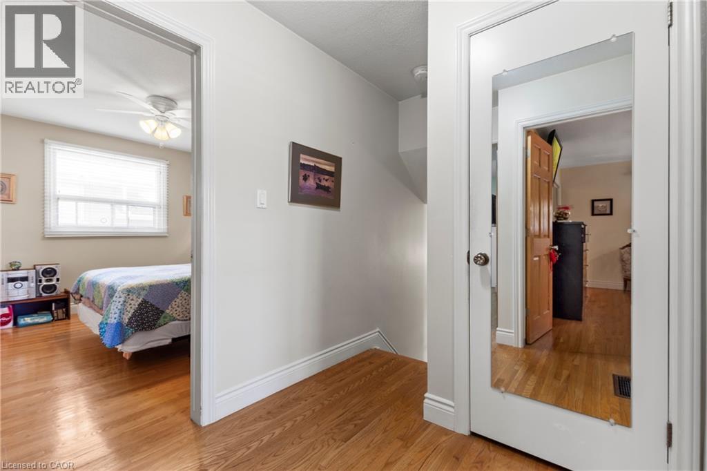 58 CENTENNIAL Parkway S - 23
