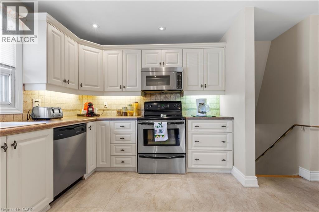 58 CENTENNIAL Parkway S - 8