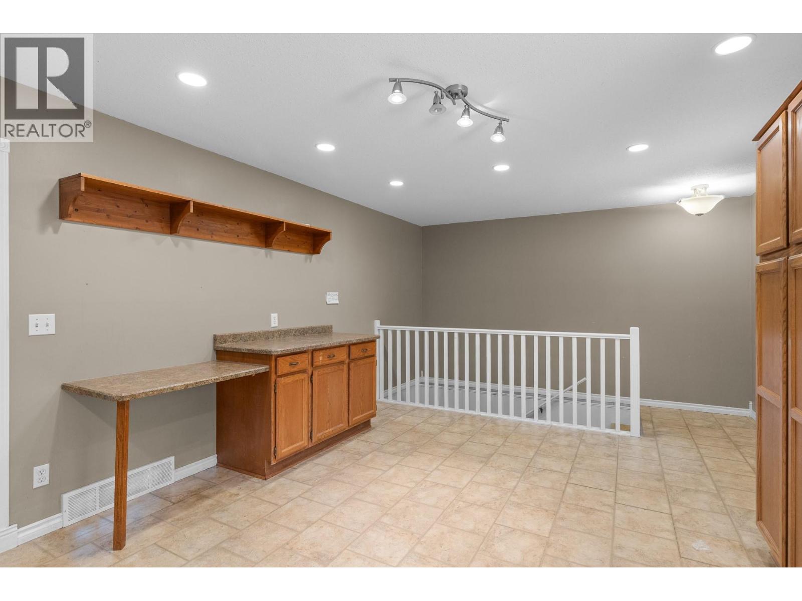 975 Neptune Road - 14