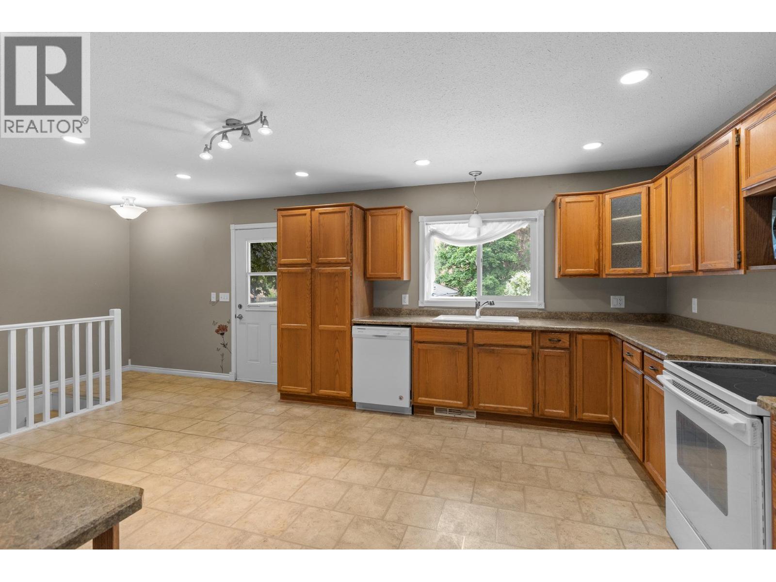 975 Neptune Road - 11