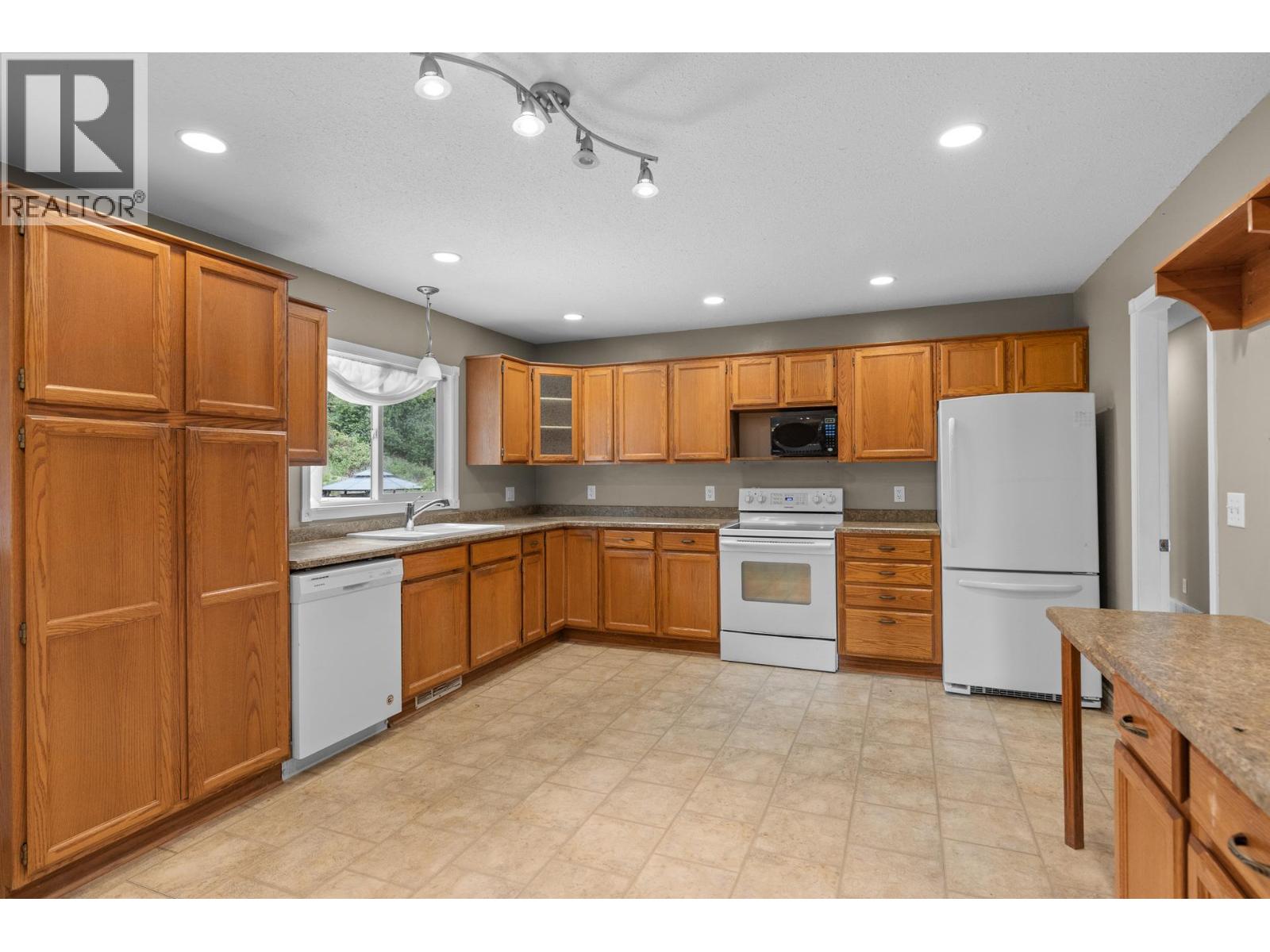 975 Neptune Road - 13