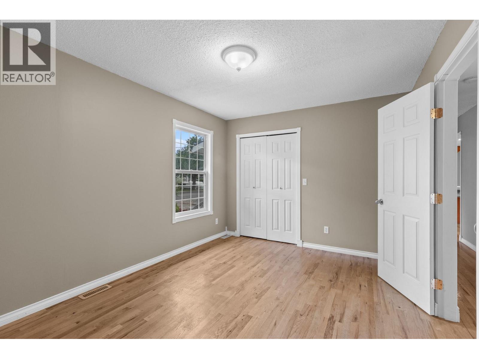 975 Neptune Road - 25