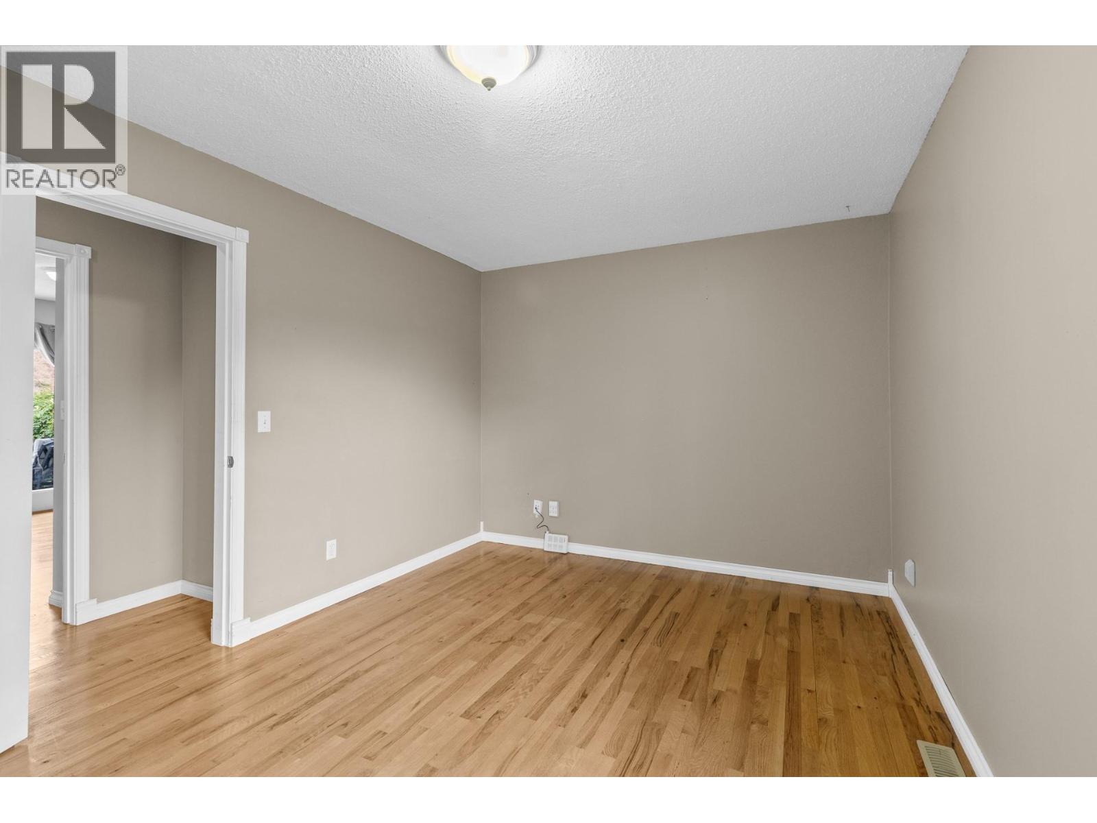 975 Neptune Road - 26