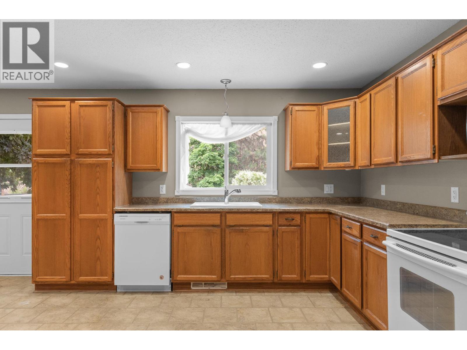975 Neptune Road - 12