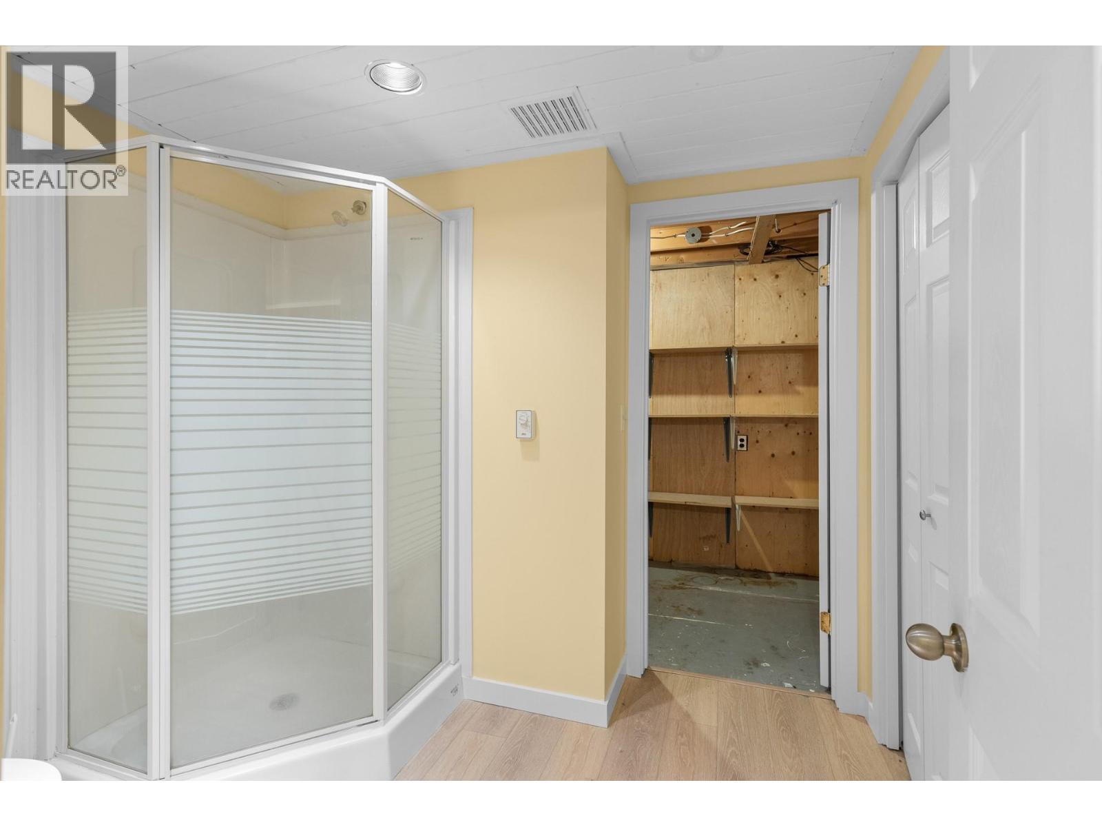 975 Neptune Road - 36
