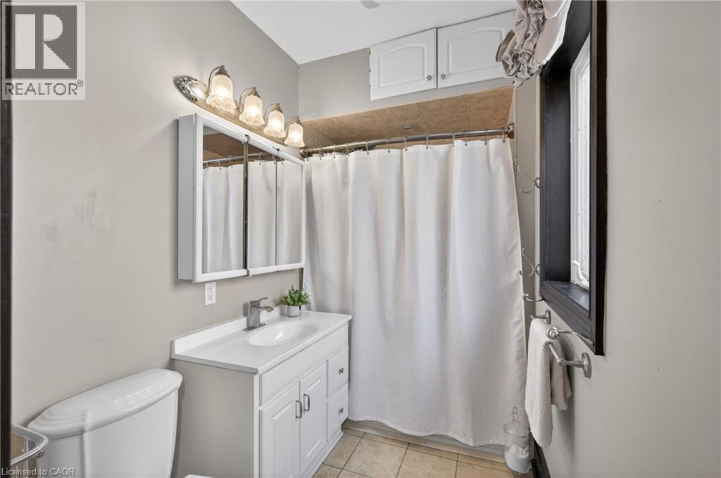 147 STRACHAN Street E - 10