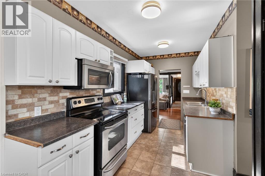 147 STRACHAN Street E - 13