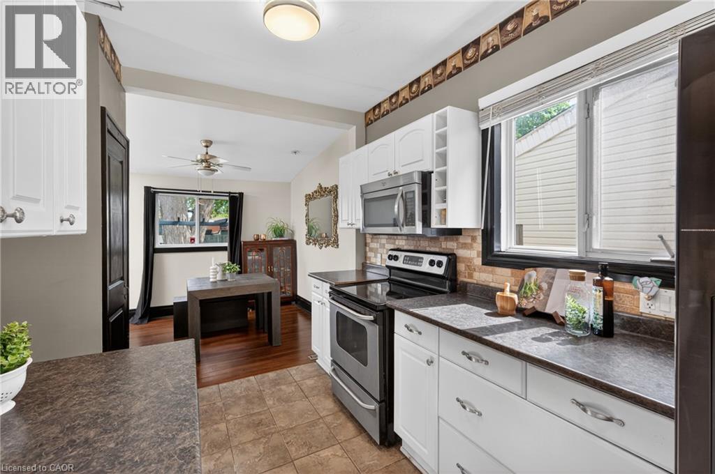 147 STRACHAN Street E - 15