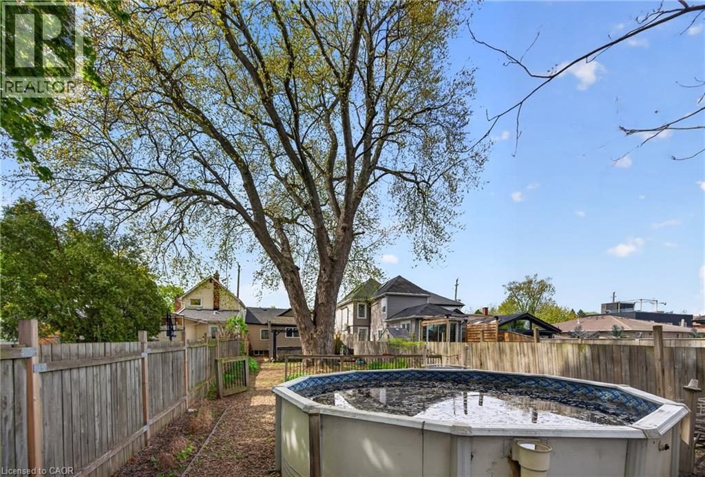 147 STRACHAN Street E - 22
