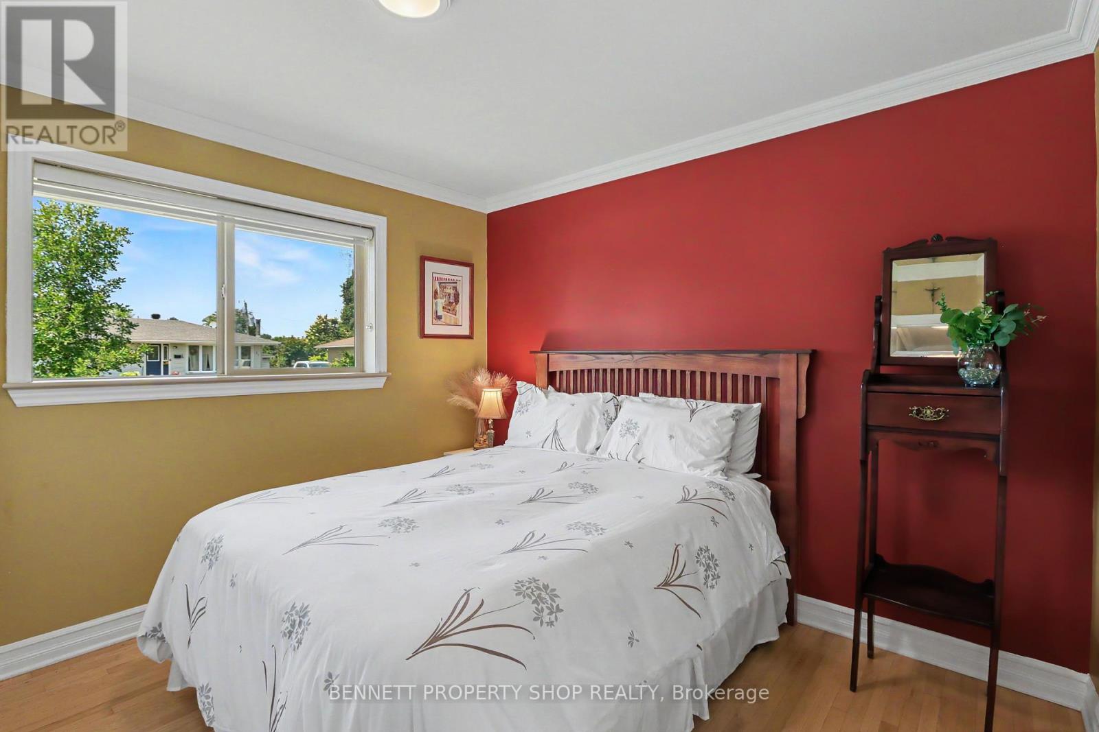 2 Bed, 3 Bath House for Sale in Ottawa – 28 MAJESTIC DRIVE, Ottawa – MLS# X13513690 - Image 12