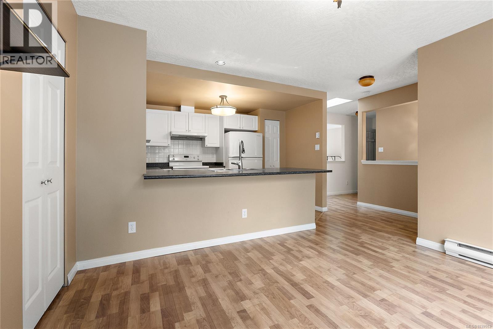 #8 850 Parklands Dr - 16