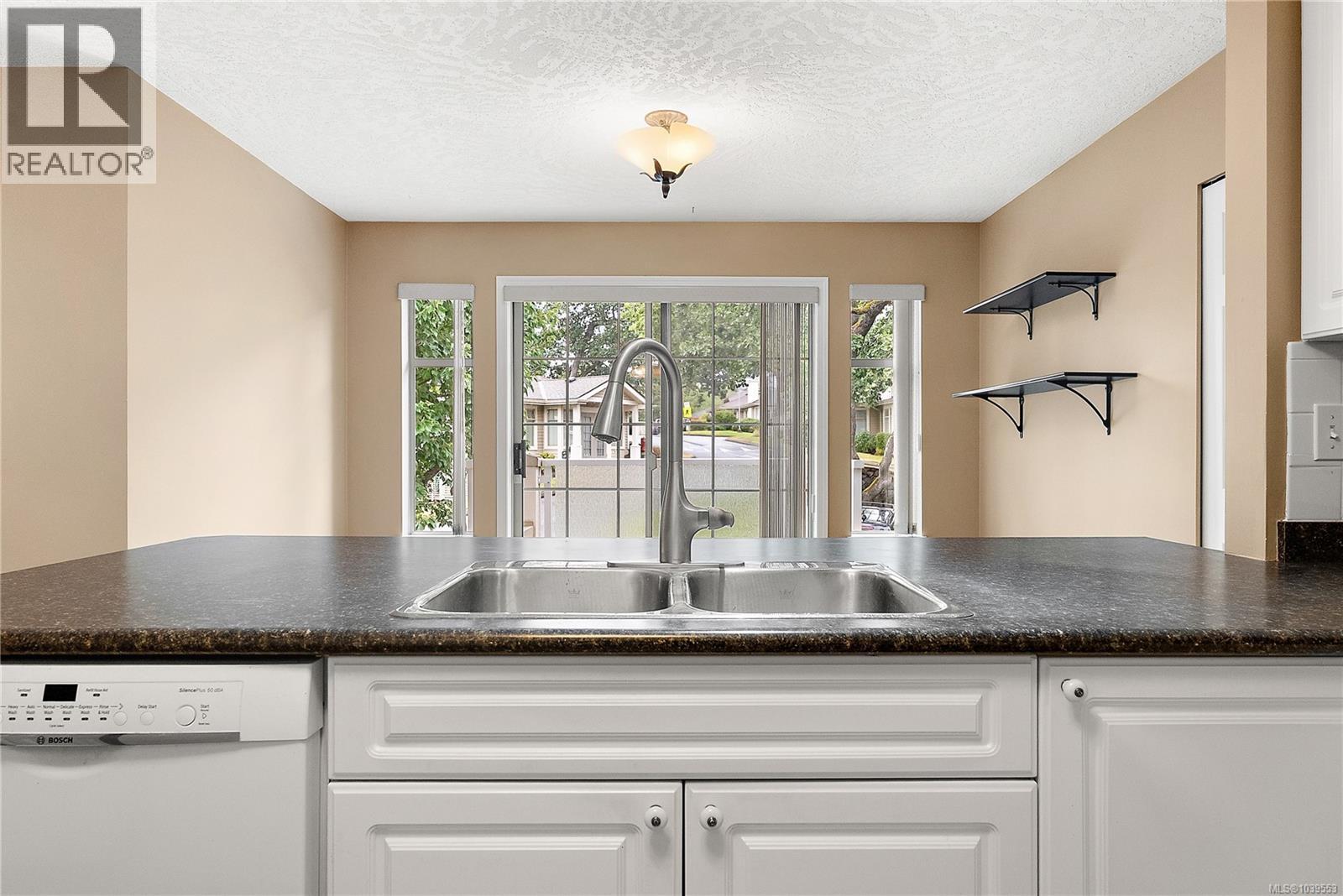#8 850 Parklands Dr - 13