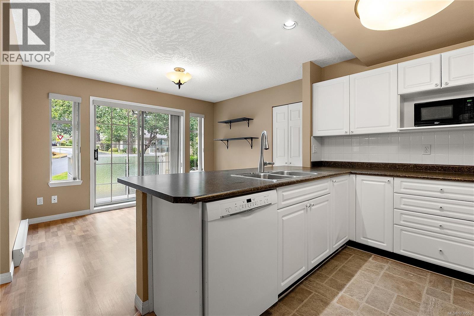 #8 850 Parklands Dr - 14